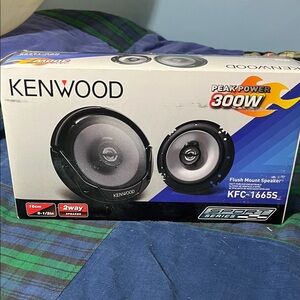 Kenwood Black and Silver Flush Mount Speakers

Fit Volvo S60